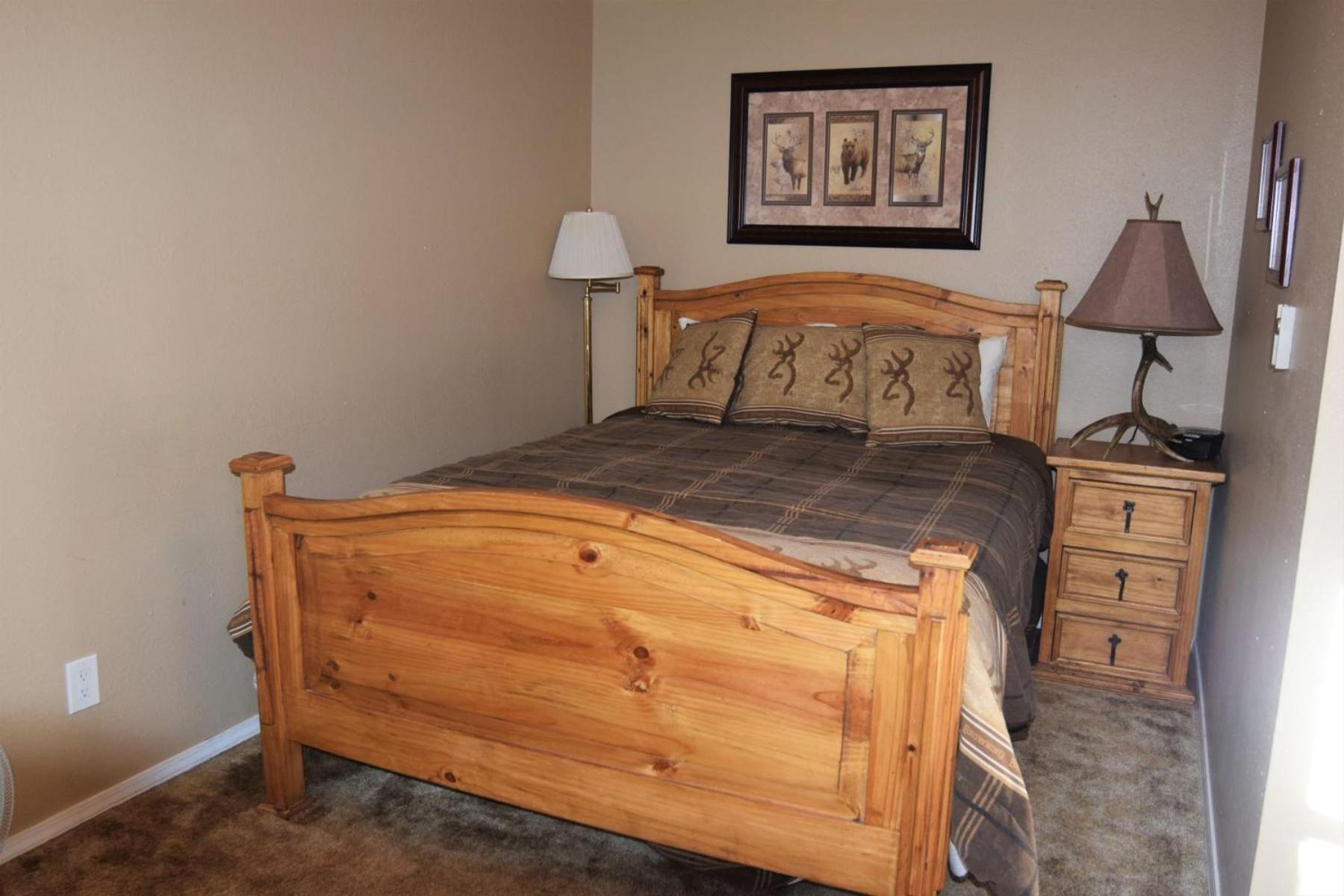 Claim Jumper Townhouse 16 - On The River - Across From The Fishing Ponds - In Town - Near The Ski Area - Fireplace - Wifi - Sate Red River Exterior foto