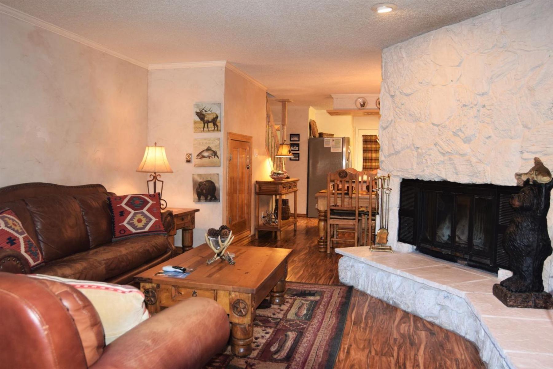 Claim Jumper Townhouse 16 - On The River - Across From The Fishing Ponds - In Town - Near The Ski Area - Fireplace - Wifi - Sate Red River Exterior foto